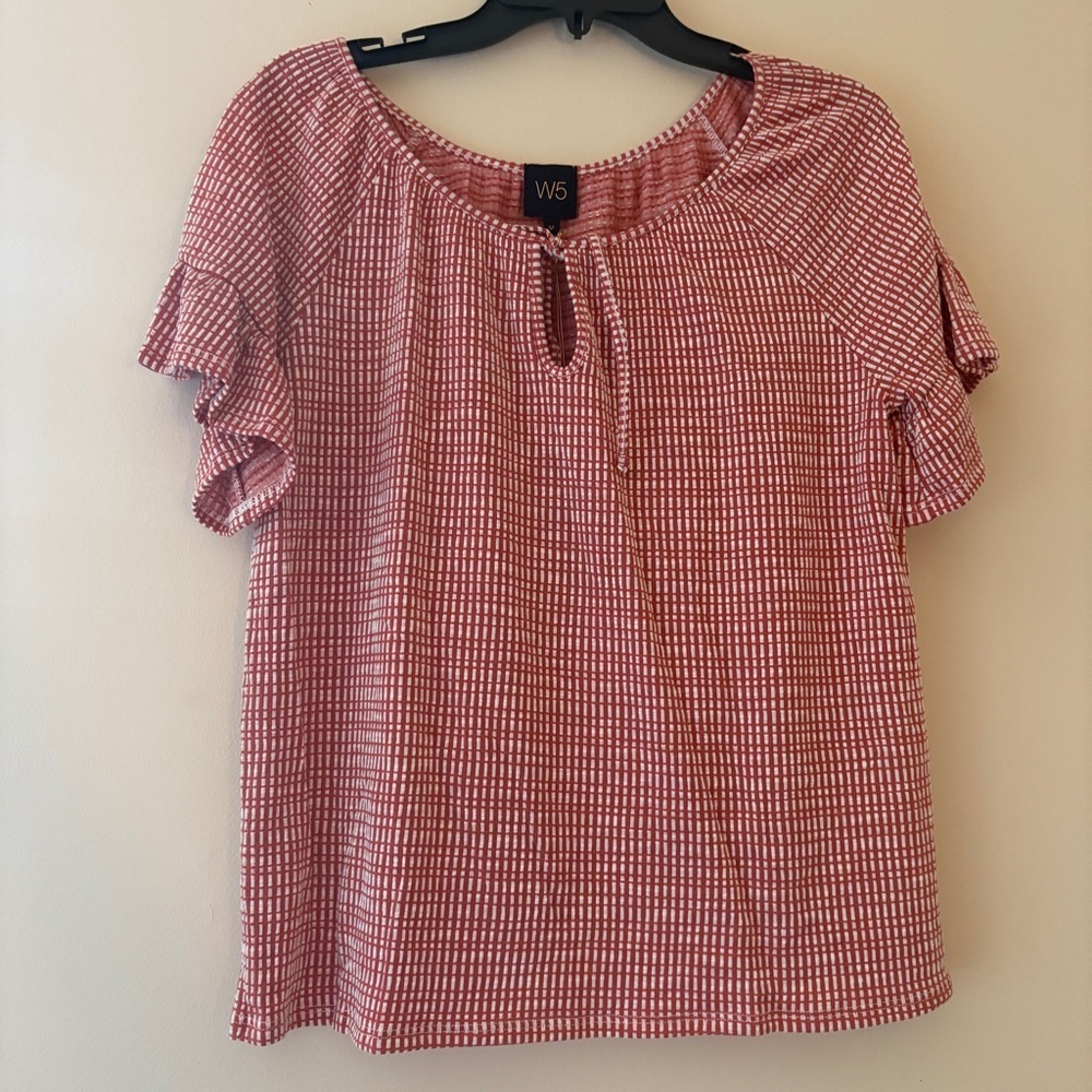 W5 Red White Textured Ruffle Sleeve Tie Neck Blouse Women’s Medium NWT